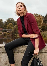 Trendy oblečení v módních odstínech červené a růžové Trendy oblečení v módních odstínech červené a růžové
