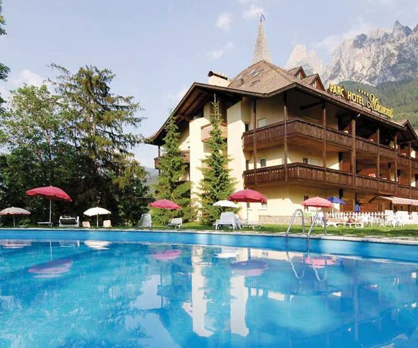 Schönes Hotel im Herzen der Dolomiten